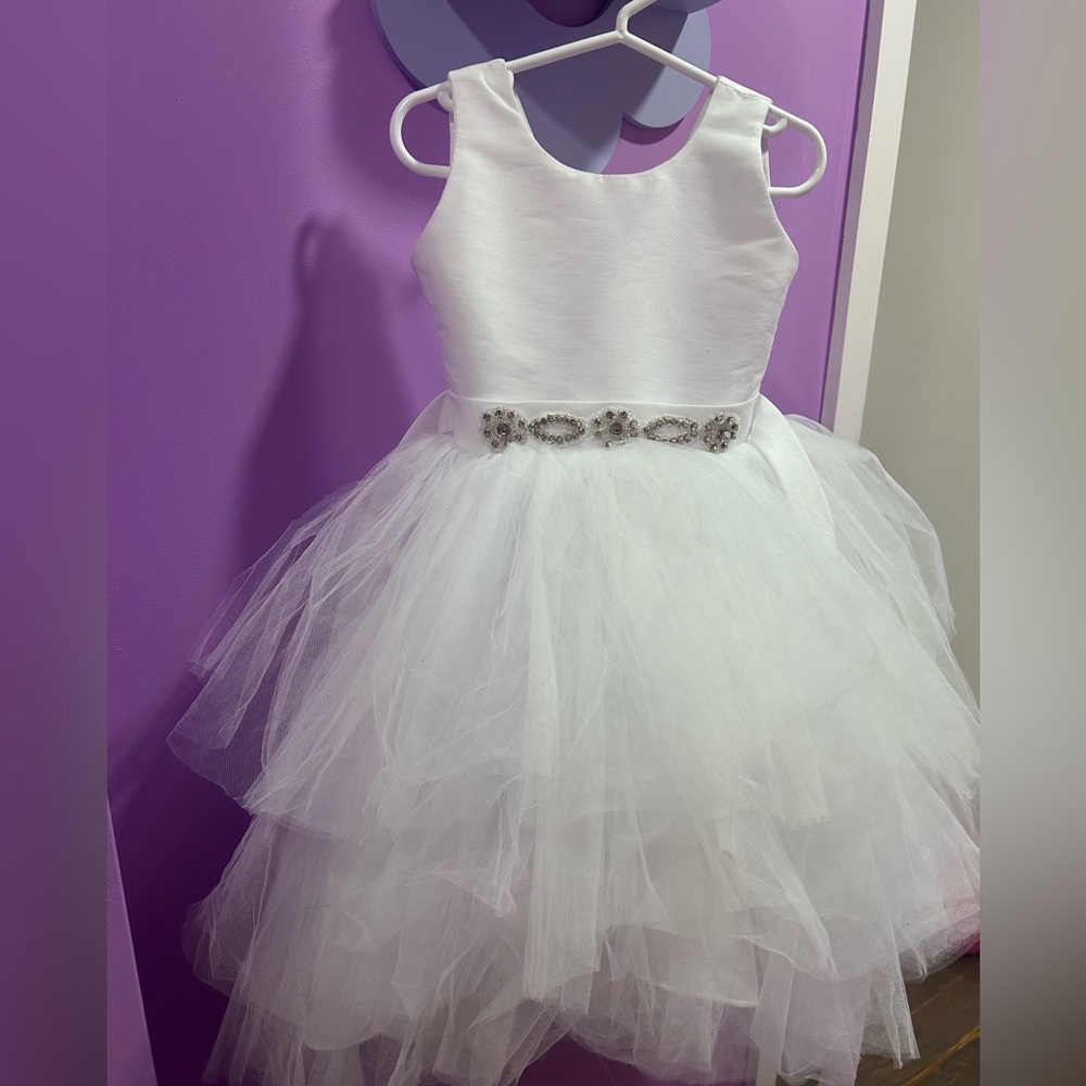 Elegant White Tulle Dress with Embellished Waist